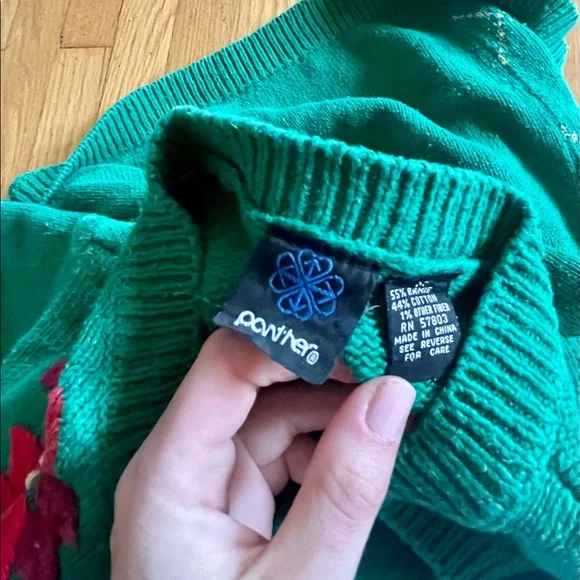 Y2K Vintage Preppy Argyle Holiday Sweater w. Poinsettia Flowers - Picture 6 of 11